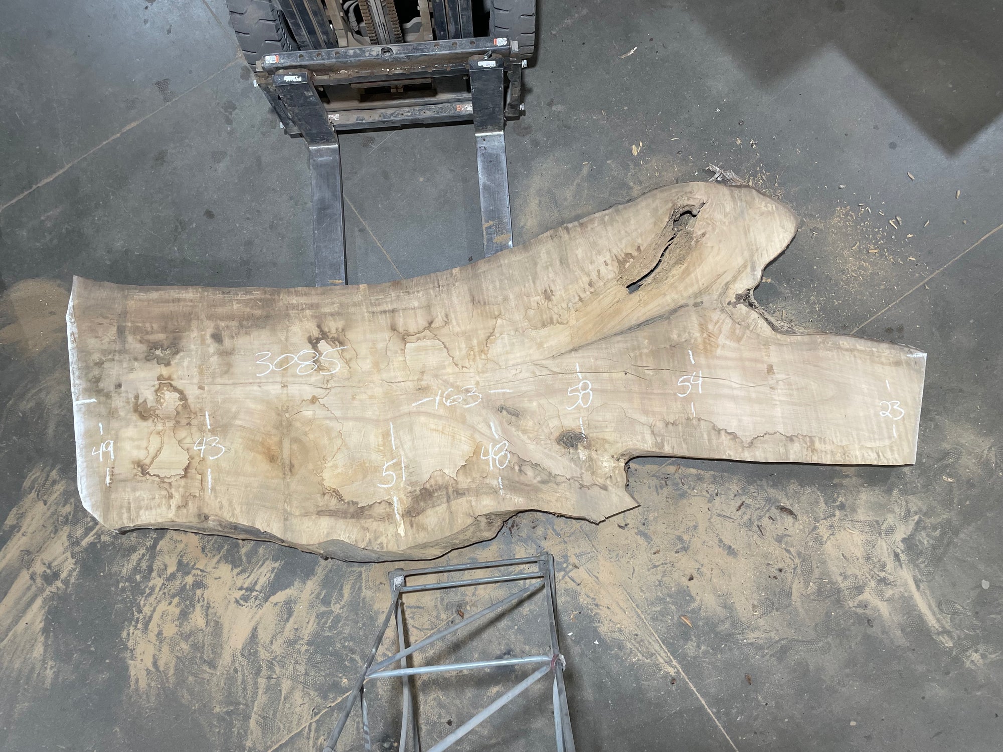 Maple (3085) 163” L x 43-58” W x 3” T