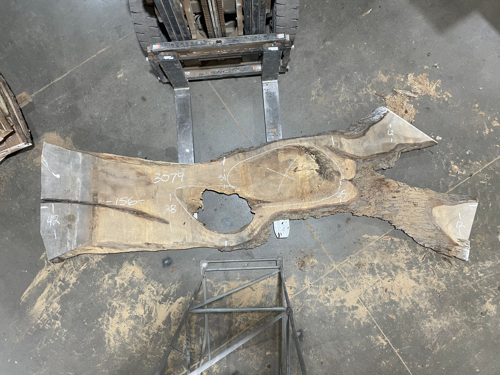 Maple (3079) 156” L x 25-42” W x 3” T