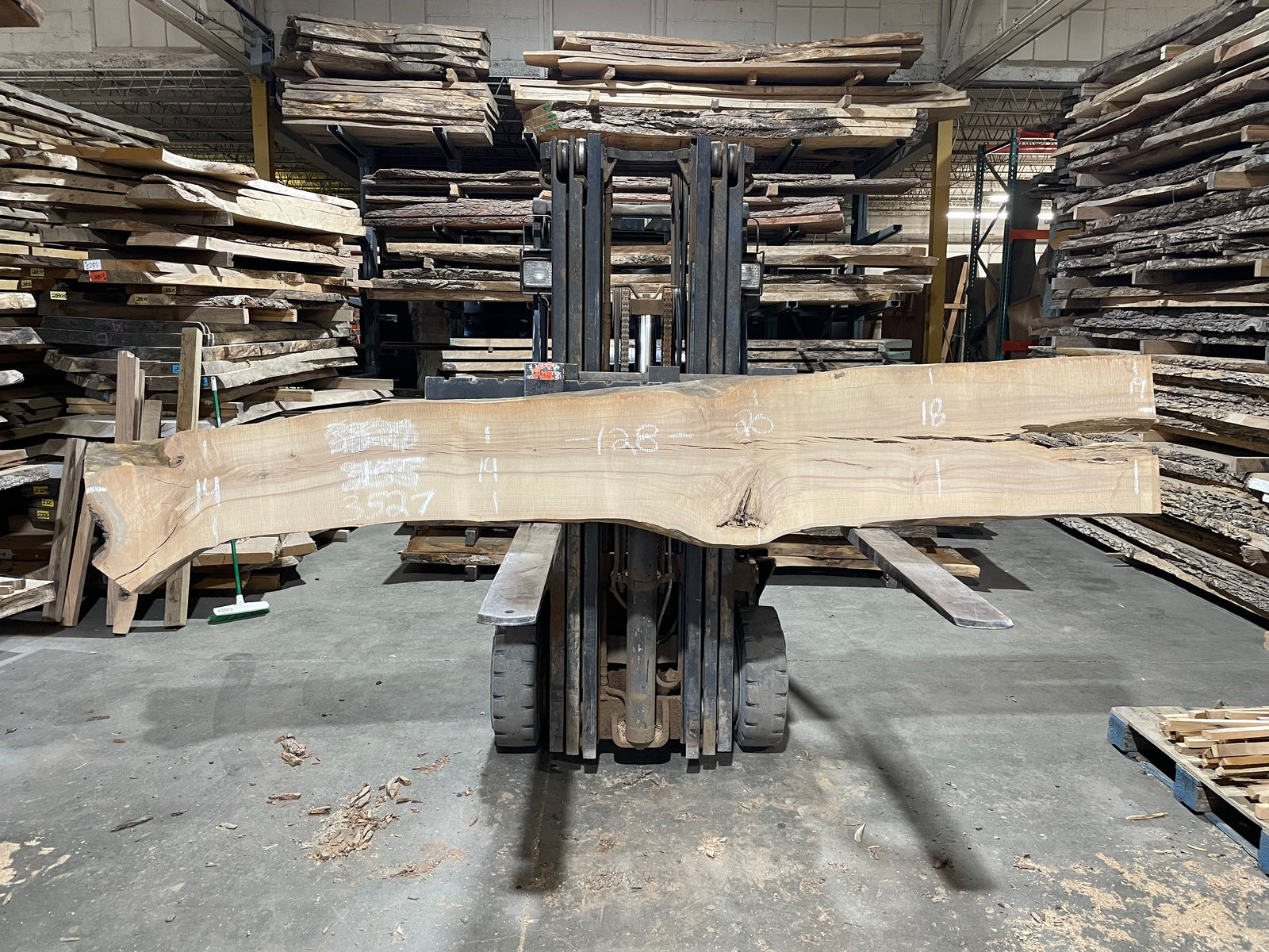 Sweet Gum (3527) 128" L x 14-20" W x 2.25" T