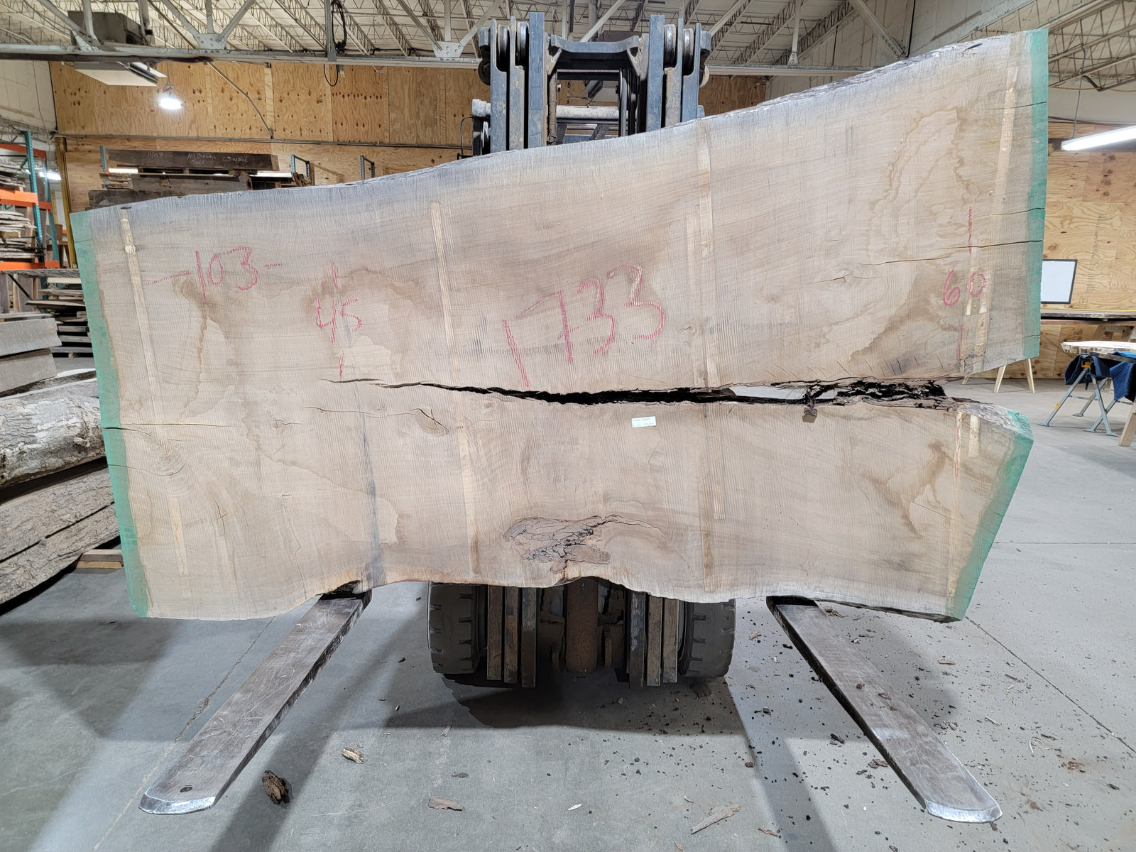 Silver Maple (1733) 102" L x 44-60" W x 3" T